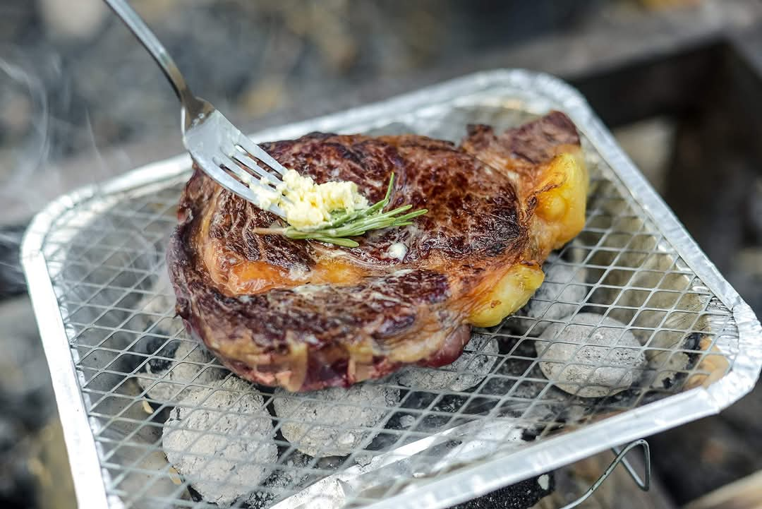 Barbecue au charbon de bois jetable